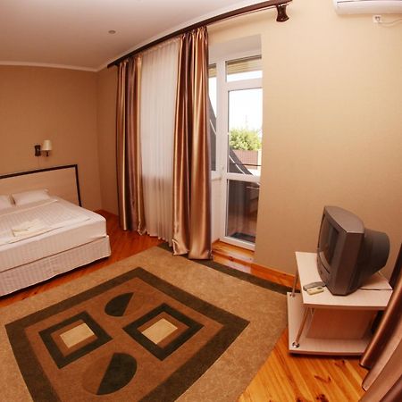 Uyut Hotel Cernihiv Exterior foto