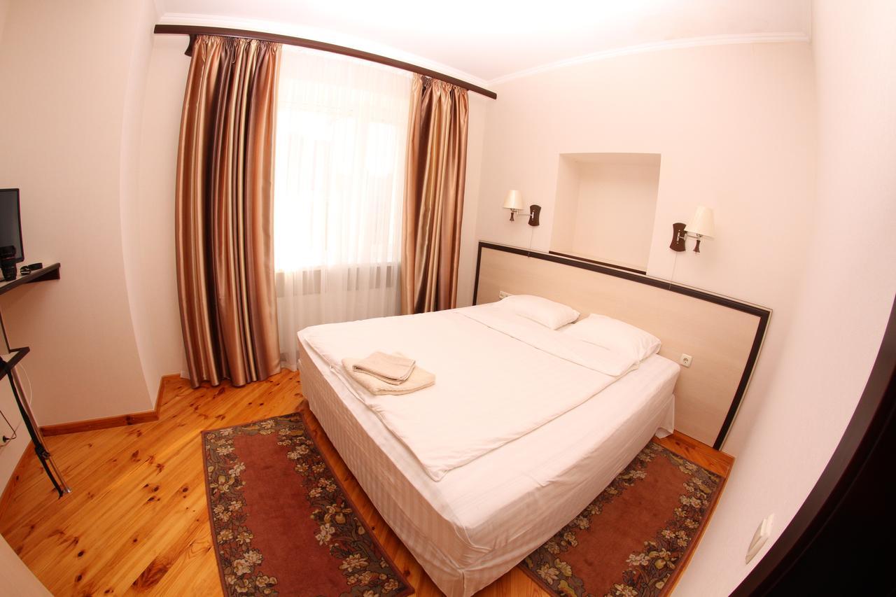 Uyut Hotel Cernihiv Exterior foto
