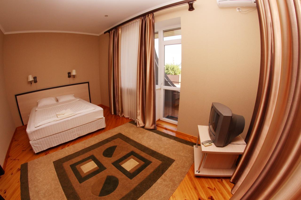 Uyut Hotel Cernihiv Exterior foto