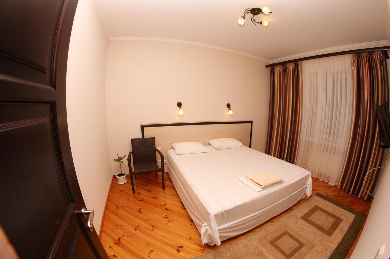 Uyut Hotel Cernihiv Exterior foto
