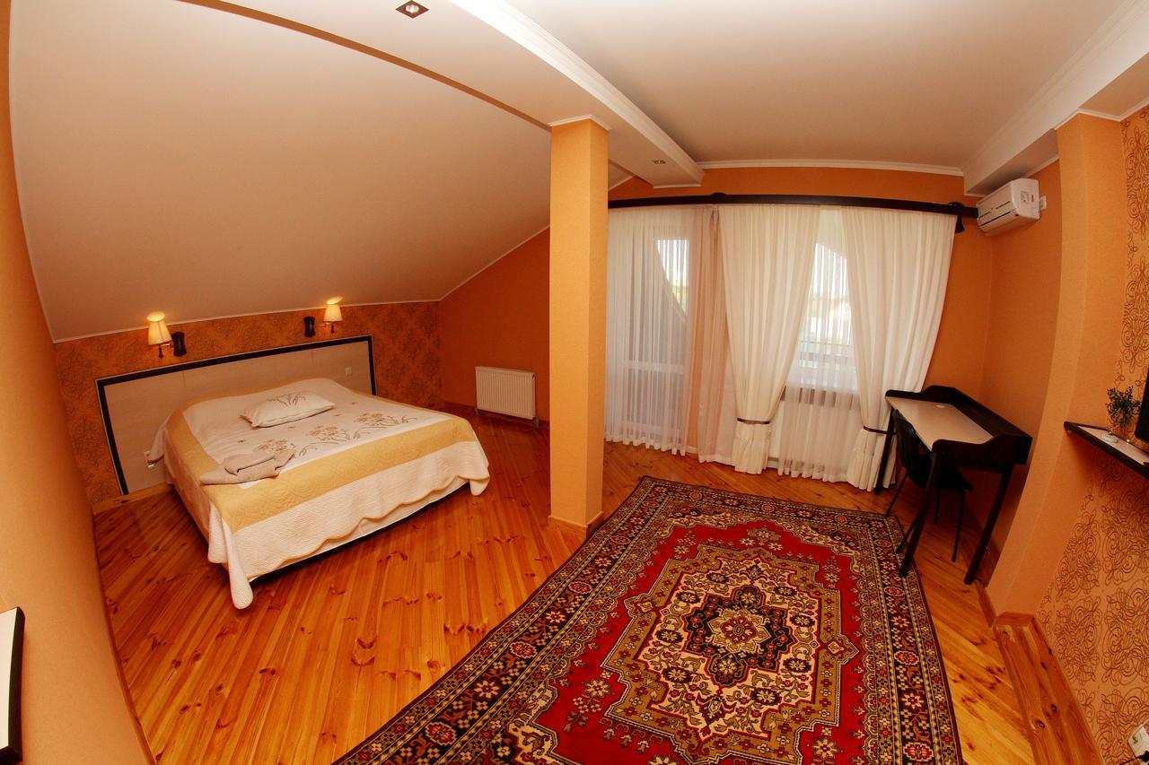 Uyut Hotel Cernihiv Exterior foto