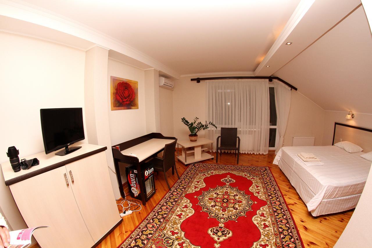 Uyut Hotel Cernihiv Exterior foto