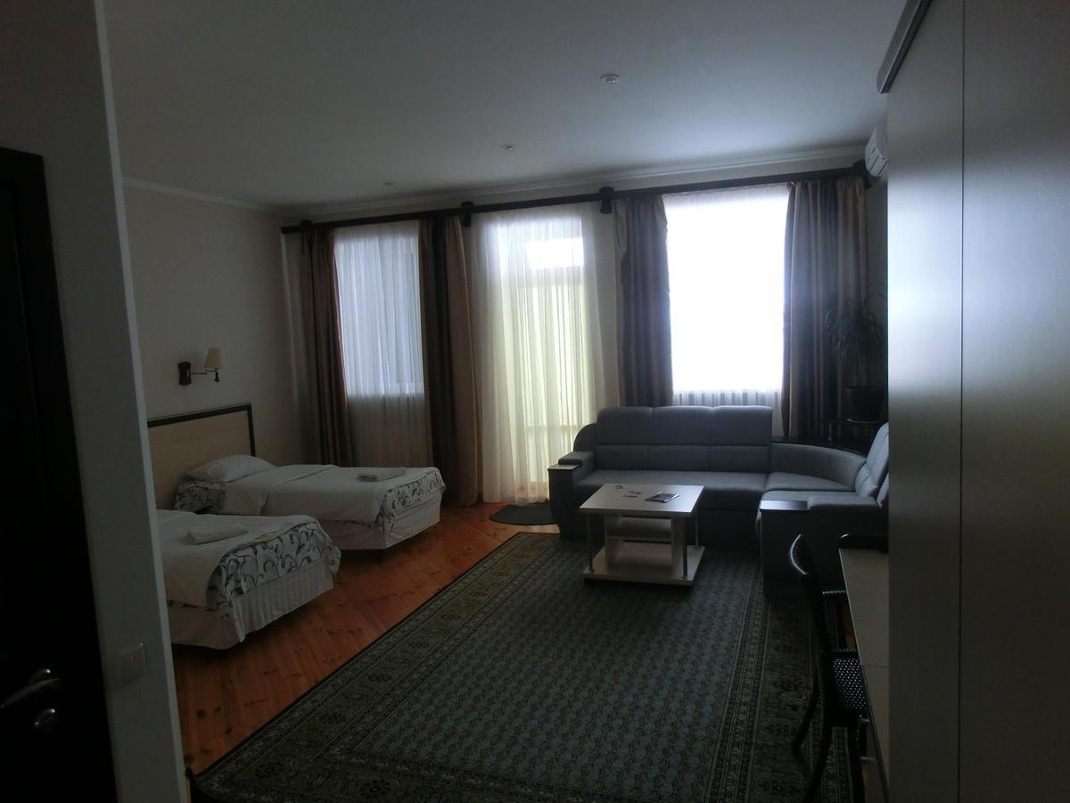 Uyut Hotel Cernihiv Exterior foto